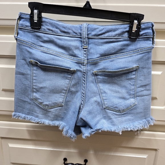 Universal Threads DENIM Shorts - Picture 2 of 3